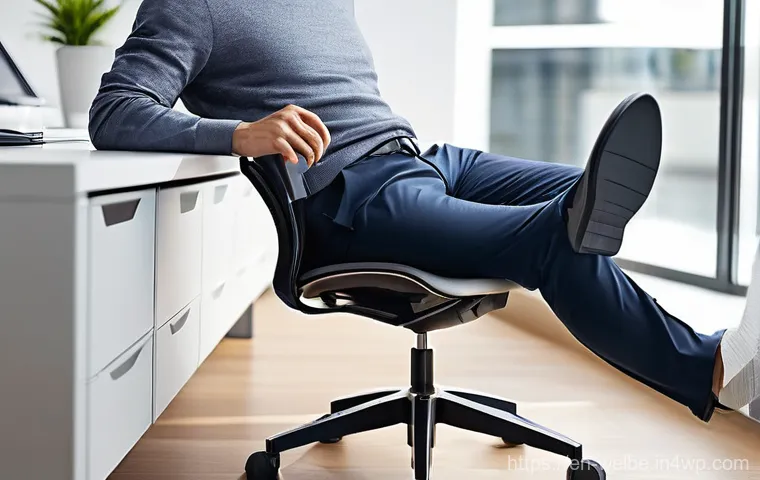 사무실 내 편안한 의자 선택 가이드 - **Prompt 1: Focused Productivity and Comfort**
A person in their late 20s to early 30s, dressed ...